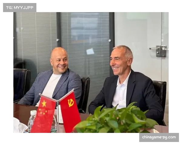 兰斯体育总监在赛前发布会上确认,球队将在对阵巴黎的比赛中回归541深度防守阵型